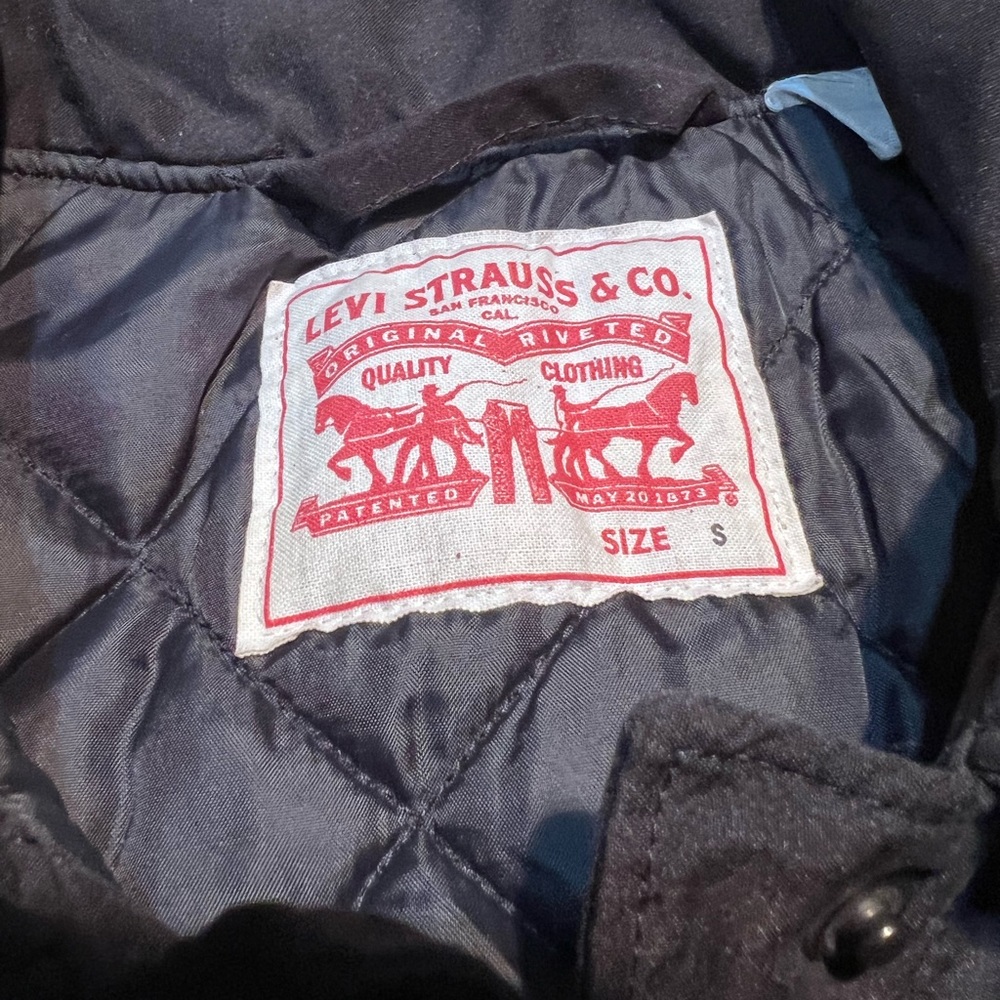 Women’s Levi's Original Trucker Black Quilted Insulated
Softshell Jacket - Picture 3 of 11